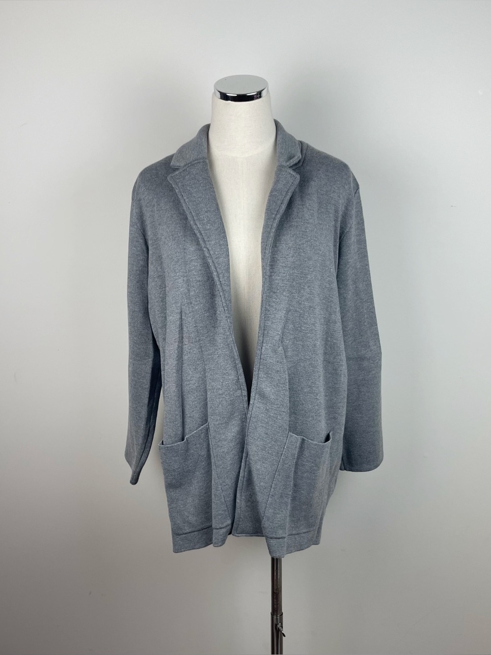 Cyrus Solid Gray Open Front Sweater Women Size Large New With Tag With Pockets